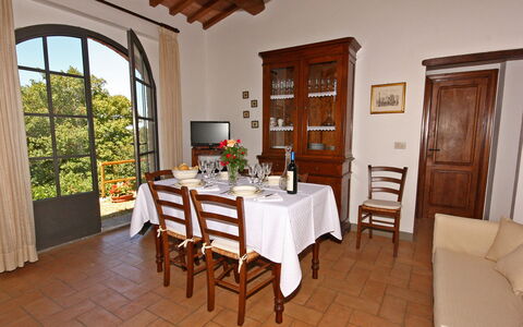 Monterzi 4: Meubles, Table, Design Intérieur, Sol, Table Cuisine Et Salle A Manger, Chaise, Salle À Manger, Pièce, Sol, Plafond