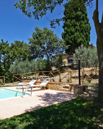 Monterzi 4: Biens, Piscine, Hacienda, Arrière-Cour, Ombre, Jardin, Villa, Cour, Aménagement Paysager, Mobilier De Jardin
