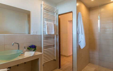 Casale Rasa 20+2: Sol, Mur, Sol, Design Intérieur, Salle De Bains, Luminaire Plomberie, Éclairage, Plomberie, Plafond, Robinet