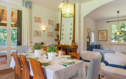 Villa la Meridiana 8+1: Meubles, Design Intérieur, Plafond, Table, Chaise, Sol, Salle À Manger, Pièce, Éclairage, Domicile