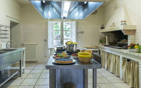 Villa la Corte 6: Cuisine, Appareil De Cuisine, Comptoir, Plafond, Design Intérieur, Sol, Meubles, Éclairage, Principaux Appliance, Cuisinière