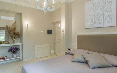 Villa la Corte 6: Meubles, Design Intérieur, Mur, Sol, Sol, Bois, Pièce, Plafond, Lit, Chambre