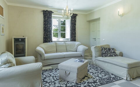 Villa la Corte 6: Meubles, Design Intérieur, Mur, Canapé, Sol, Sol, Salon, Pièce, Plafond, Textile