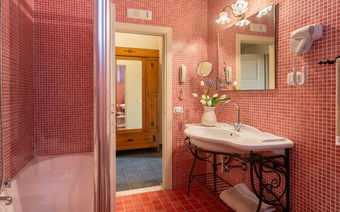 Tenuta di Pratello 24: Salle De Bains, Luminaire Plomberie, Lavabo, Design Intérieur, Mur, Sol, Évier, Robinet, Sol, Plomberie