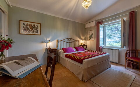 Villa Caterina 8: Meubles, Design Intérieur, Lit, Mur, Chambre, Drap De Lit, Pièce, Sol, Plafond, Bois