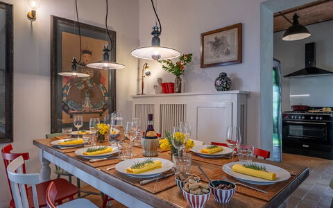 Villa Caterina 8: Meubles, Design Intérieur, Table, Salle À Manger, Luminaire, Table Cuisine Et Salle A Manger, Chaise, Plafond, Vaisselle, Éclairage