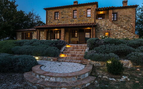 Podere di Salci 10: Domicile, Biens, Chalet, Ferme, Brique, Jardin, Aménagement Paysager, Crépuscule, Villa, Manoir
