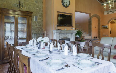 Le Terre di Nunzio 12: Meubles, Design Intérieur, Table, Chaise, Vaisselle, Table Cuisine Et Salle A Manger, Salle À Manger, Pièce, Plafond, Éclairage