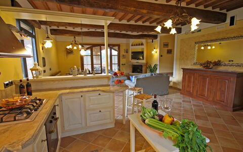 Le Terre di Nunzio 12: Meubles, Design Intérieur, Sol, Bois, Sol, Cuisine, Chaise, Comptoir, Table, Plafond