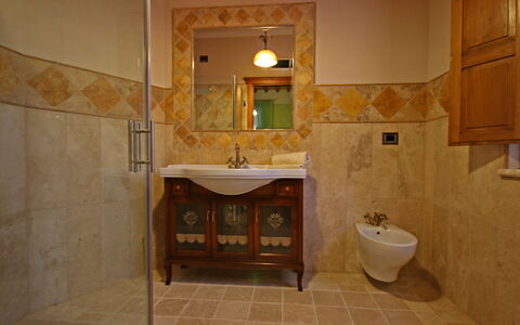 Le Terre di Nunzio 12: Sol, Design Intérieur, Mur, Sol, Luminaire Plomberie, Salle De Bains, Évier, Plafond, Lavabo, Robinet