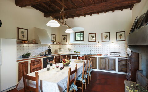 Marangole 12: Meubles, Design Intérieur, Sol, Bois, Cuisine, Table, Pièce, Domicile, Plafond, Éclairage
