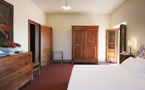 Marangole 12: Meubles, Design Intérieur, Sol, Bois, Chambre, Sol, Lit, Drap De Lit, Pièce, Literie
