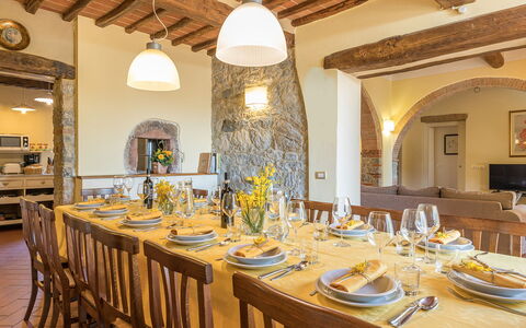 Villa Santa Maria 14: Meubles, Design Intérieur, Salle À Manger, Table, Table Cuisine Et Salle A Manger, Sol, Domicile, Chaise, Plafond, Éclairage