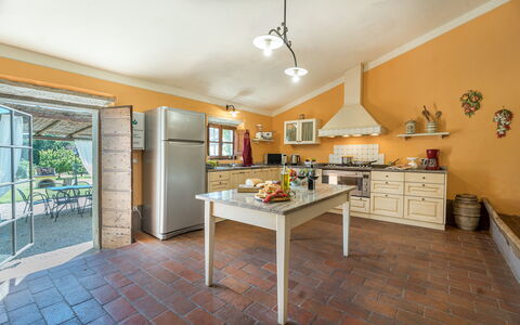 Nonno Fernando 14: Design Intérieur, Meubles, Sol, Cuisine, Plafond, Comptoir, Sol, Cabinetry, Pièce, Éclairage