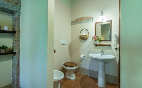 Nonno Fernando 14: Mur, Lavabo, Design Intérieur, Luminaire Plomberie, Plafond, Salle De Bains, Sol, Sol, Éclairage, Plomberie