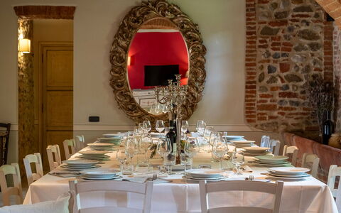 Podere Bellaria 18+2: Meubles, Design Intérieur, Table, Chaise, Vaisselle, Plafond, Éclairage, Salle À Manger, Table Cuisine Et Salle A Manger, Pièce