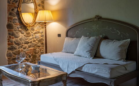 Podere Bellaria 18+2: Meubles, Design Intérieur, Éclairage, Sol, Pièce, Throw Pillow, Domicile, Oreiller, Salon, Canapé