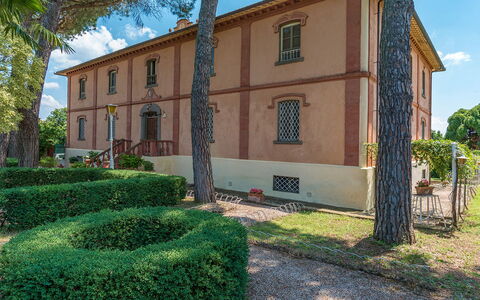 Villa delle Sophore 12: Façade, Arbuste, Établissements Humains, Biens, Jardin, Manoir, Aménagement Paysager, Hacienda, Cour, Villa