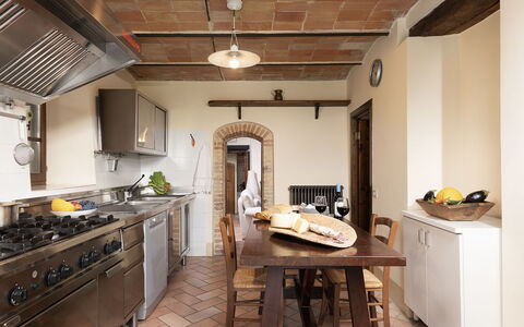 Villa di Morice 14: Meubles, Cuisine, Design Intérieur, Sol, Comptoir, Appareil De Cuisine, Cabinetry, Bois, Plafond, Sol