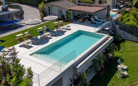Villa Elena 9+1: Piscine, Recours, Loisir, Mobilier De Jardin, Composite, Eco Hôtel, Parapluie, Des Loisirs, Thermes, Caractéristique De L'Eau
