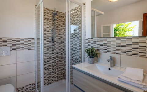 Villa Elena 9+1: Sol, Design Intérieur, Luminaire Plomberie, Sol, Salle De Bains, Lavabo, Plomberie, Évier, Robinet, Tuile