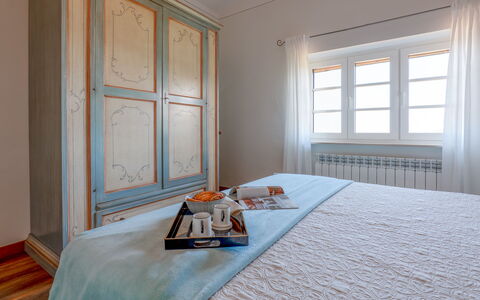 Villa Elena 9+1: Chambre, Design Intérieur, Bois, Lit, Meubles, Sol, Pièce, Drap De Lit, Sol, Literie