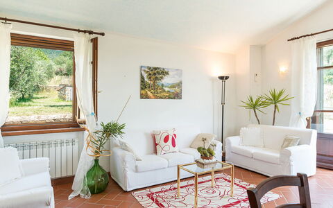 Villa Fabi 6+2: Meubles, Sol, Design Intérieur, Canapé, Salon, Sol, Table, Pièce, Éclairage, Chaise