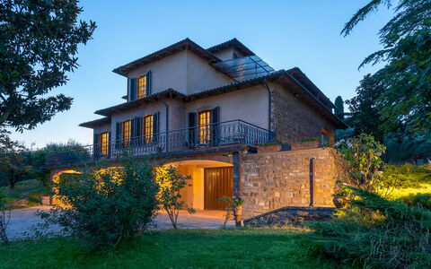 Villa Fiorentini 10: Bâtiment, Maison, Domicile, Zone Résidentielle, Architecture, Façade, Toit, Biens, Chalet, Ferme