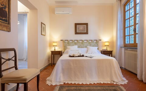 Villa Fiorentini 10: Meubles, Design Intérieur, Sol, Bois, Sol, Plafond, Pièce, Chambre, Lit, Éclairage
