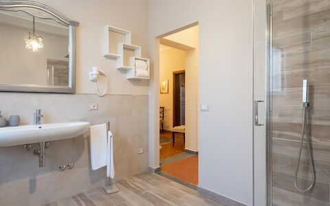 Villa Fiorentini 10: Sol, Sol, Design Intérieur, Pièce, Meubles, Éclairage, Luminaire Plomberie, Plafond, Domicile, Porte