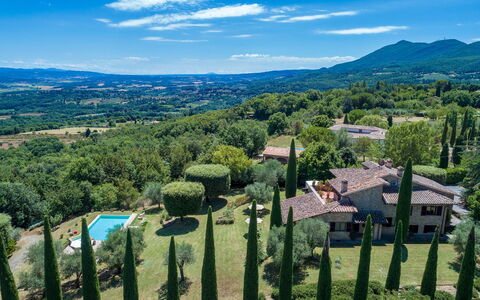 Villa Il Cedro 10+1: Végétation, Paysage Naturel, Paysage, Lot Terre, Zone Rurale, Couverture De Sol, Station De Montagne, Prairie, Plantation, Biens