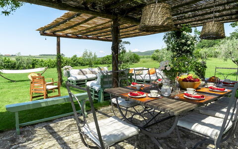 Villa Il Meluccio 12: Meubles, Mobilier De Jardin, Table, Chaise, Tableau De Plein Air, Jardin, Table Cuisine Et Salle A Manger, Ombre, Patio