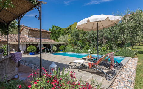 La Capannina 2+2: Mobilier De Jardin, Piscine, Recours, Chaise, Jardin, Biens, Ombre, Hacienda, Aménagement Paysager