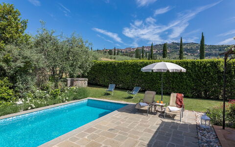 La Capannina 2+2: Bleu, Piscine, Arbuste, Jardin, Aménagement Paysager, Arrière-Cour, Mobilier De Jardin, Dalle, Eco Hôtel, Cour