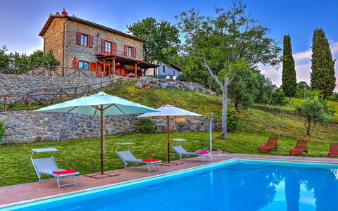 La Casa di Elsa 6: Biens, Piscine, Chalet, Ferme, Villa, Jardin, Eco Hôtel, Aménagement Paysager, Recours, Cour