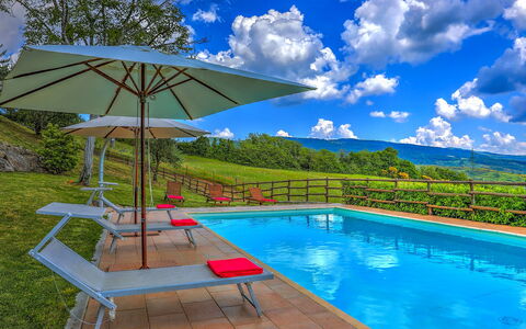 La Casa di Elsa 6: Piscine, Chaîne De Montagnes, Jardin, Vallée, Eco Hôtel, Aménagement Paysager, Mobilier De Jardin, Recours, Crête, Balancelle