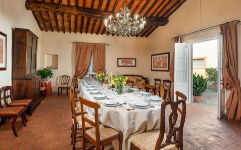Villa Primo Sole 22: Meubles, Table, Chaise, Table Cuisine Et Salle A Manger, Design Intérieur, Vaisselle, Salle À Manger, Domicile, Restaurant, Nappe De Table