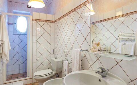 Villa Leonardo 30+6: Sol, Design Intérieur, Sol, Luminaire Plomberie, Plafond, Tuile, Pièce, Plomberie, Salle De Bains, Robinet