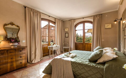 Dimora San Germano 14: Meubles, Mur, Design Intérieur, Chambre, Lit, Sol, Drap De Lit, Literie, Pièce, Plafond