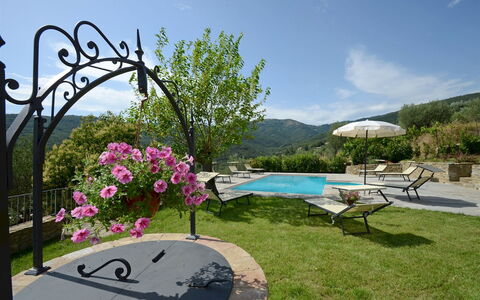Torre la Ripa 8: Montagnes Relief, Montagne, Colline, Piscine, Mobilier De Jardin, Chaîne De Montagnes, Meubles, Crête, Station De Montagne, Vallée