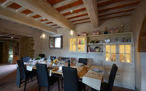 Torre la Ripa 8: Meubles, Design Intérieur, Chaise, Sol, Mur, Table, Bois, Plafond, Pièce, Salle À Manger