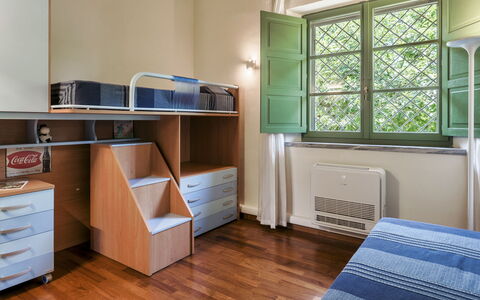 Villa Elsa 6: Meubles, Design Intérieur, Pièce, Appartement, Plafond, Dortoir, Chambre, Cadre De Lit, Chaise, Tiroir