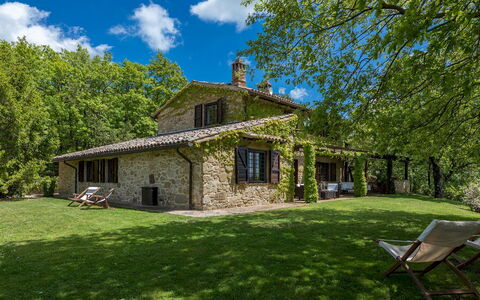 La Cerqua 8: Arbre, Chalet, Domicile, Ferme, Biens, Pelouse, Cour, Parc, Maison Historique, Arrière-Cour