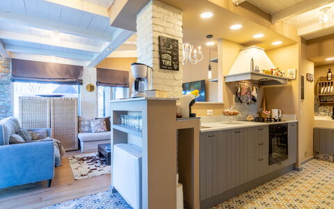 Cottage Violapo 6+2: Meubles, Design Intérieur, Comptoir, Cuisine, Sol, Cabinetry, Plafond, Luminaire, Sol, Bois