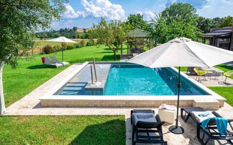 Cottage Violapo 6+2: Piscine, Mobilier De Jardin, Parapluie, Recours, Meubles, Loisir, Balancelle, Composite, Chaise, Eco Hôtel