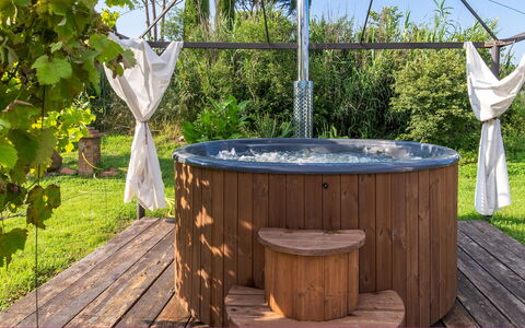 Cottage Violapo 6+2: Luminaire Plomberie, Baignoire, Piscine, Jacuzzi, Tache De Bois, Jardin, Ombre, Arrière-Cour, Mobilier De Jardin