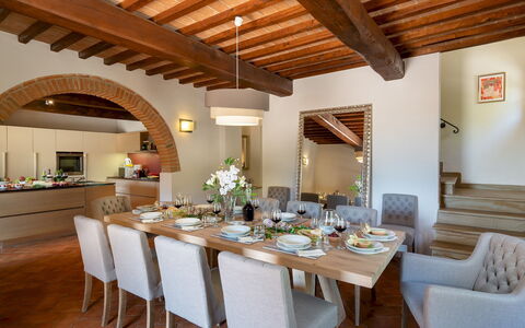 La Villa Nell'Isola Verde 12: Meubles, Design Intérieur, Table, Chaise, Bois, Sol, Plafond, Table Cuisine Et Salle A Manger, Salle À Manger, Éclairage