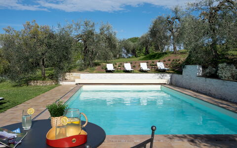 La Villa Nell'Isola Verde 12: Bleu, Piscine, Biens, Jardin, Mobilier De Jardin, Hacienda, Recours, Aménagement Paysager, Villa, Arrière-Cour