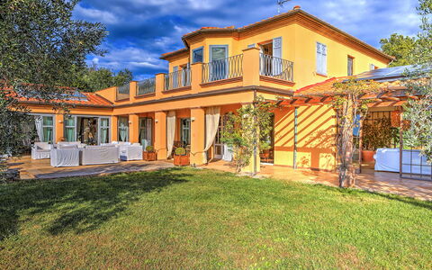 Villa le Cave 12: Bleu, Zone Résidentielle, Biens, Domicile, Piscine, Manoir, Eco Hôtel, Hacienda, Villa, Ferme