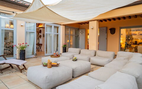 Villa le Cave 12: Meubles, Sol, Canapé, Mobilier De Jardin, Ombre, Chaise, Salon, Eco Hôtel, Structure En Plein Air